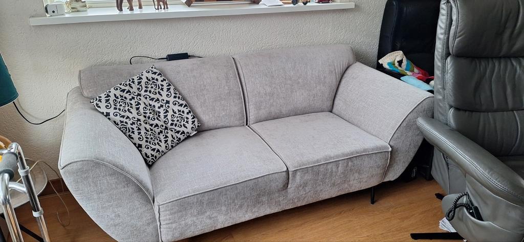 Gratis,Mooie tweezitsbank in goede staat