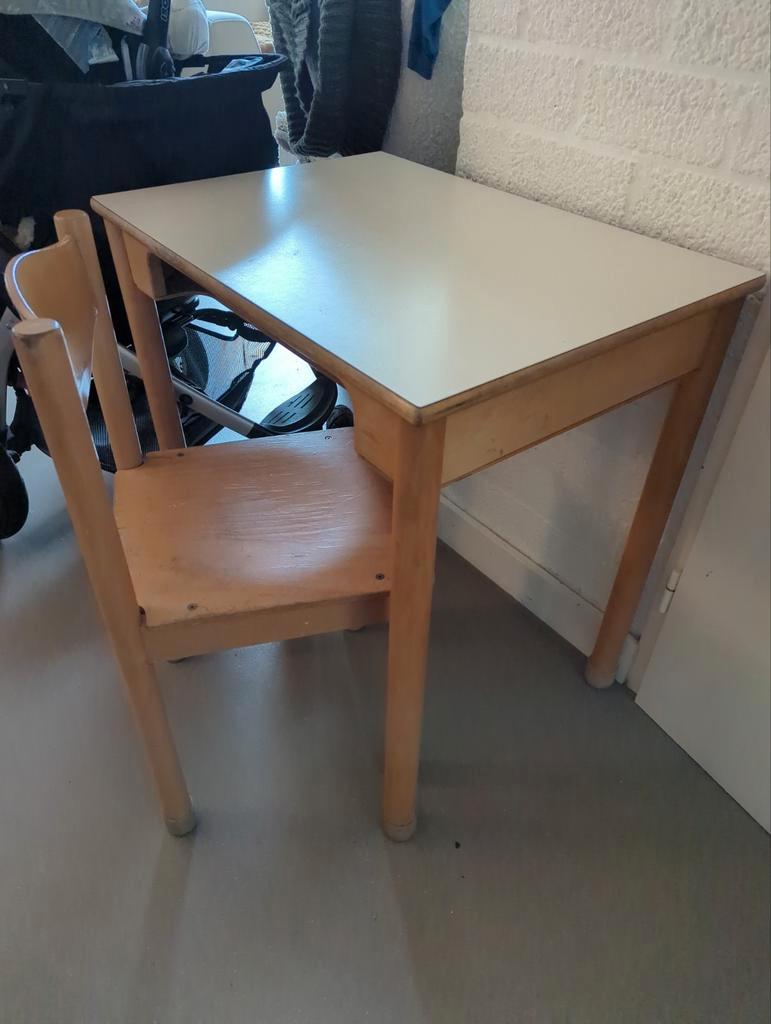 Bureau tafel hout met stoel gratis