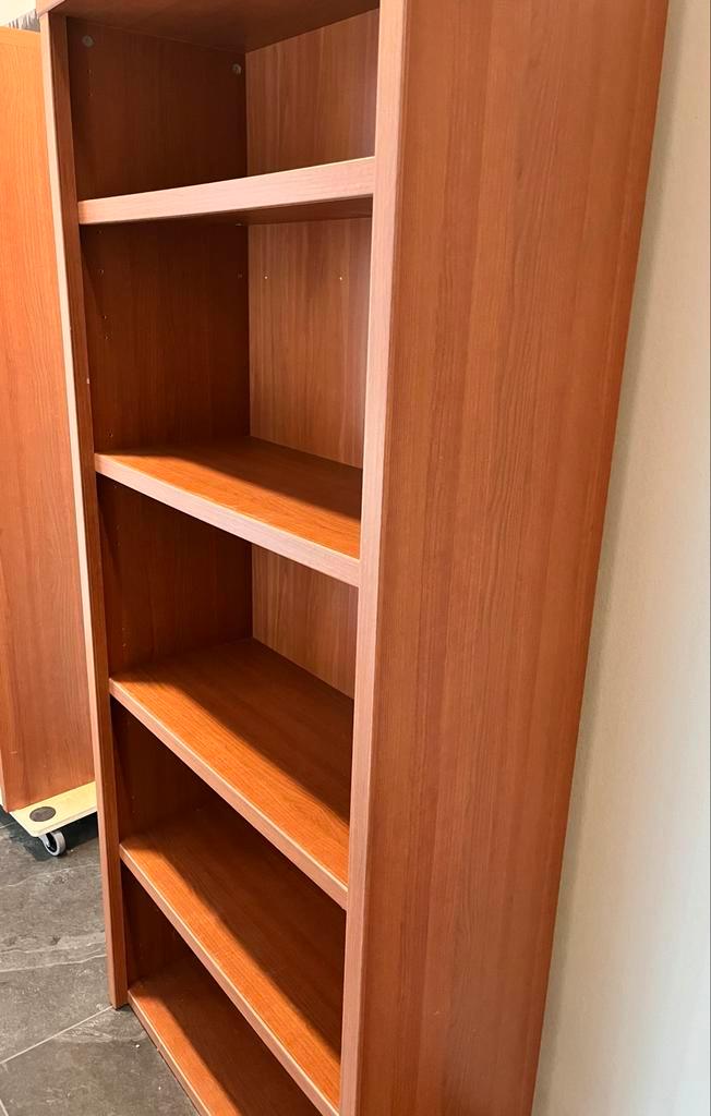 2 Kersen boekenkasten 80x180 - Gratis af te halen