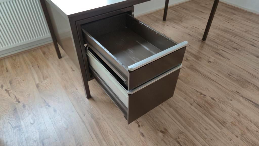 Gratis, stalen buro, bureau