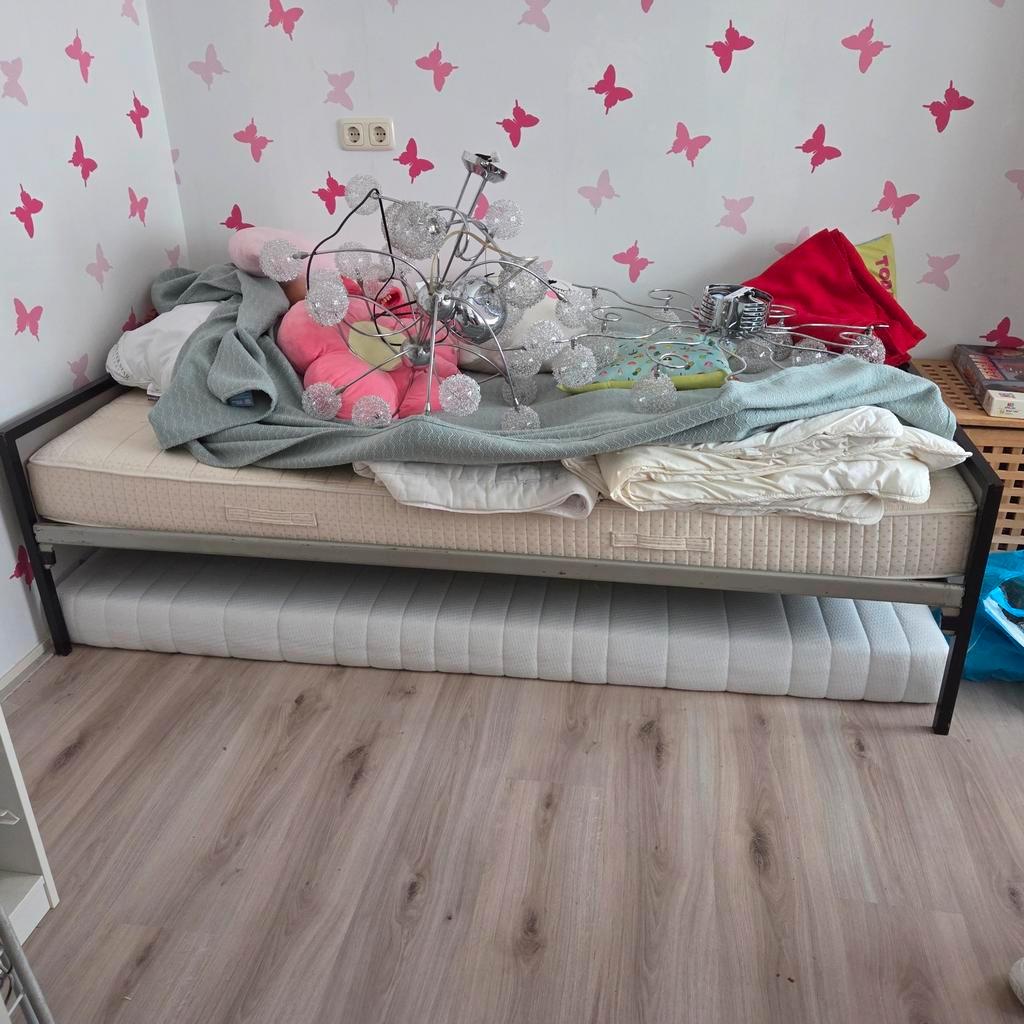 1 persoonsbed, metaal frame zsm gratis afhalen