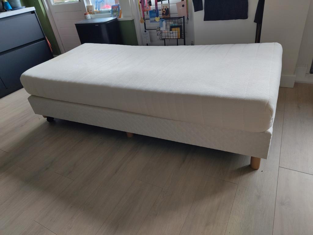 Eenpersoonsbed met matras