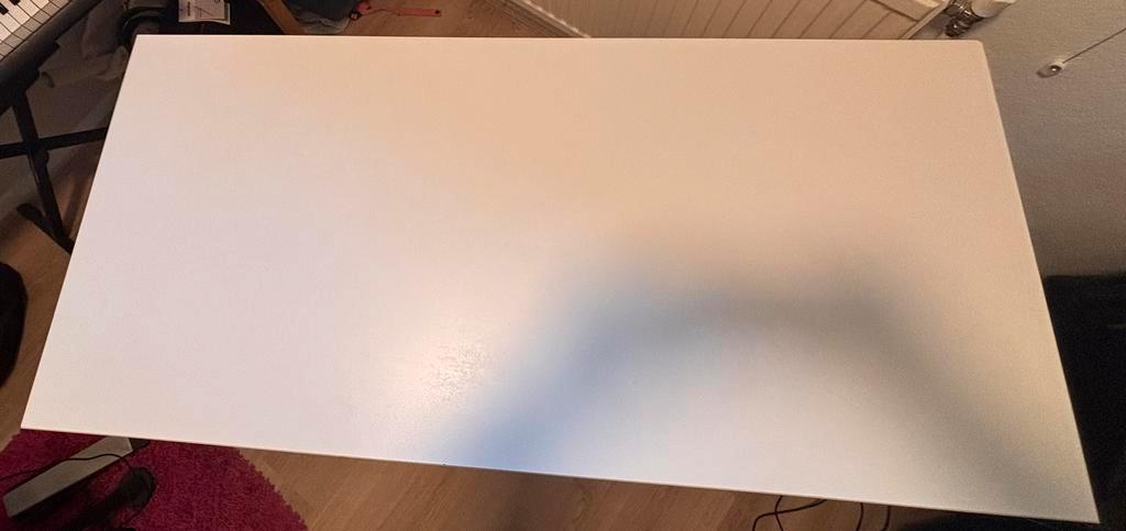 Stevig bureau met opbergruimte