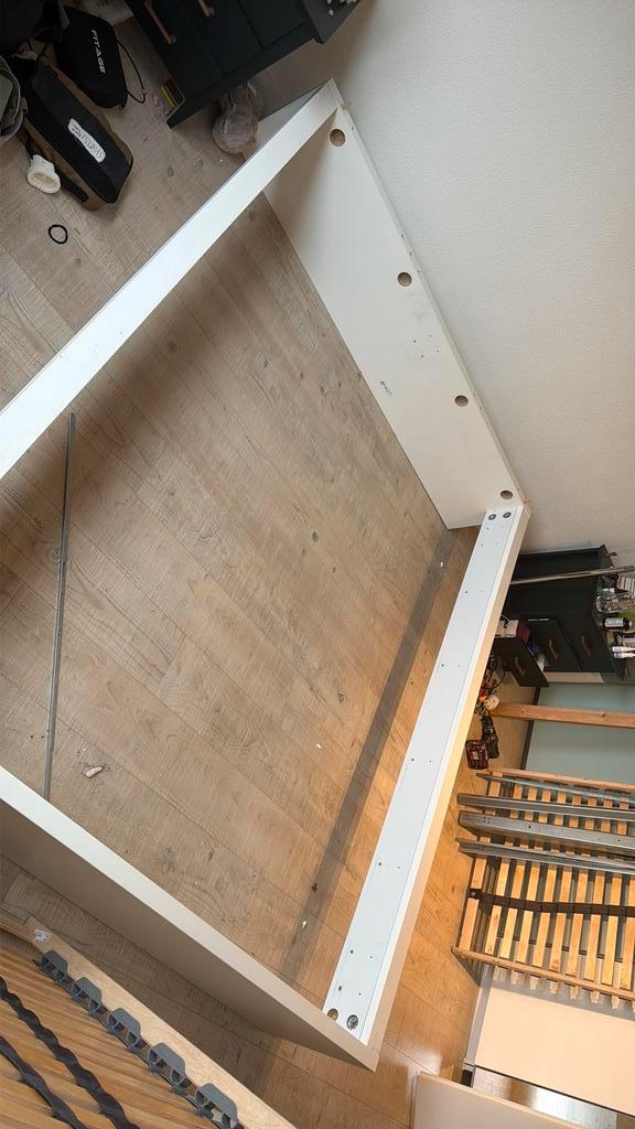 Gratis: Malm bed exclusief stalen fram en lattenbodem