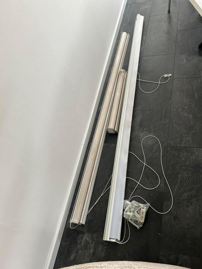 Gratis af te halen 3x Zebra Rolgordijnen wit