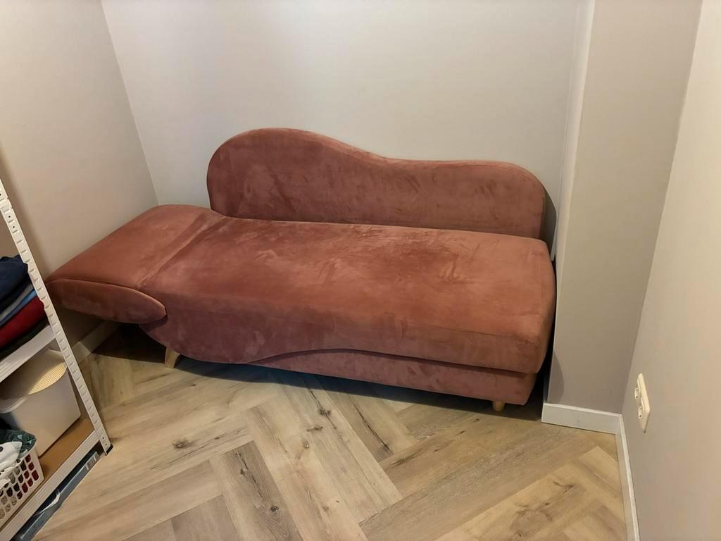 Oud roze sofa. Inclusief twee kussens