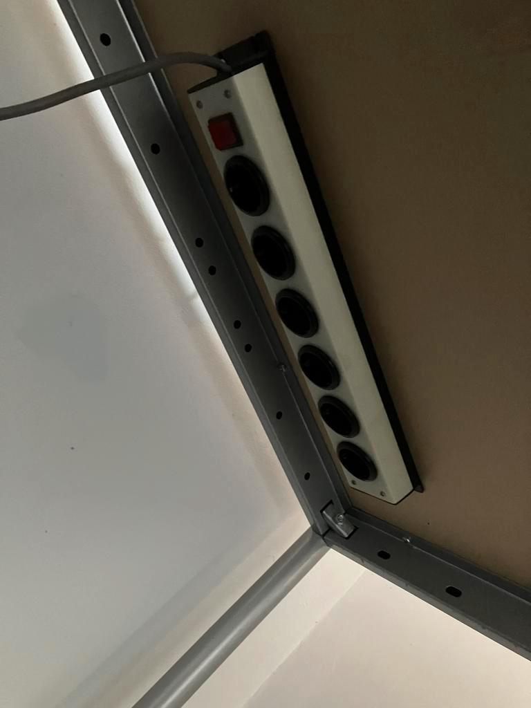 Groot hoekbureau gratis ophalen