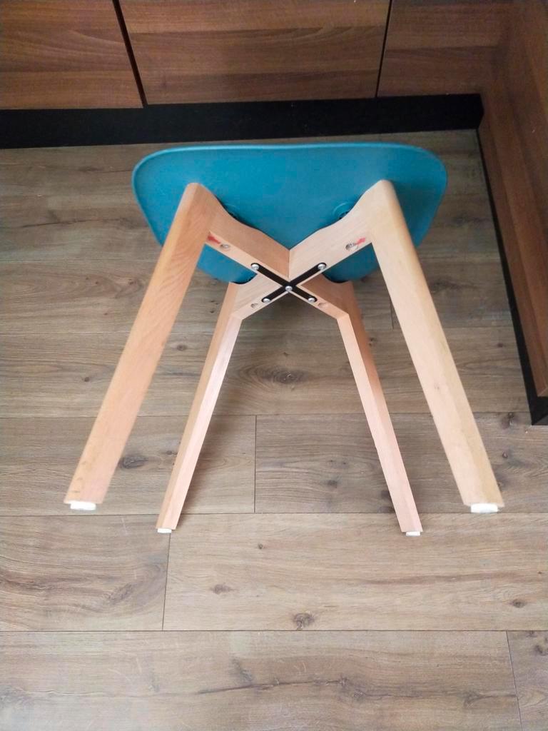 4 Petrol Kleurige Eetkamerstoelen - Kunststof & Beukenhout