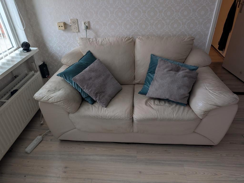 3-zits en 2-zits bank gratis wegens verhuizing *8 jaar oud*