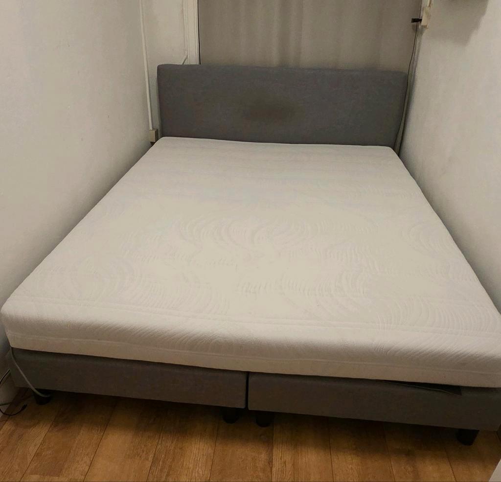 Grijze boxspring en matras 160 x 200cm