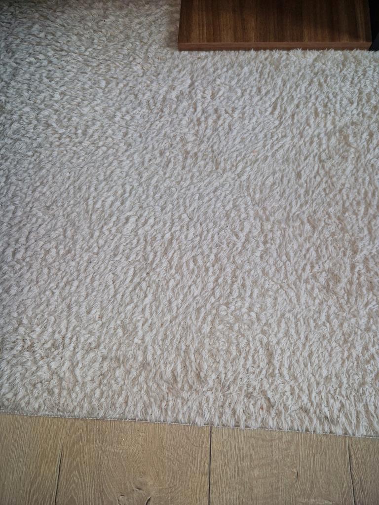 Gratis crèmekleurig vloerkleed