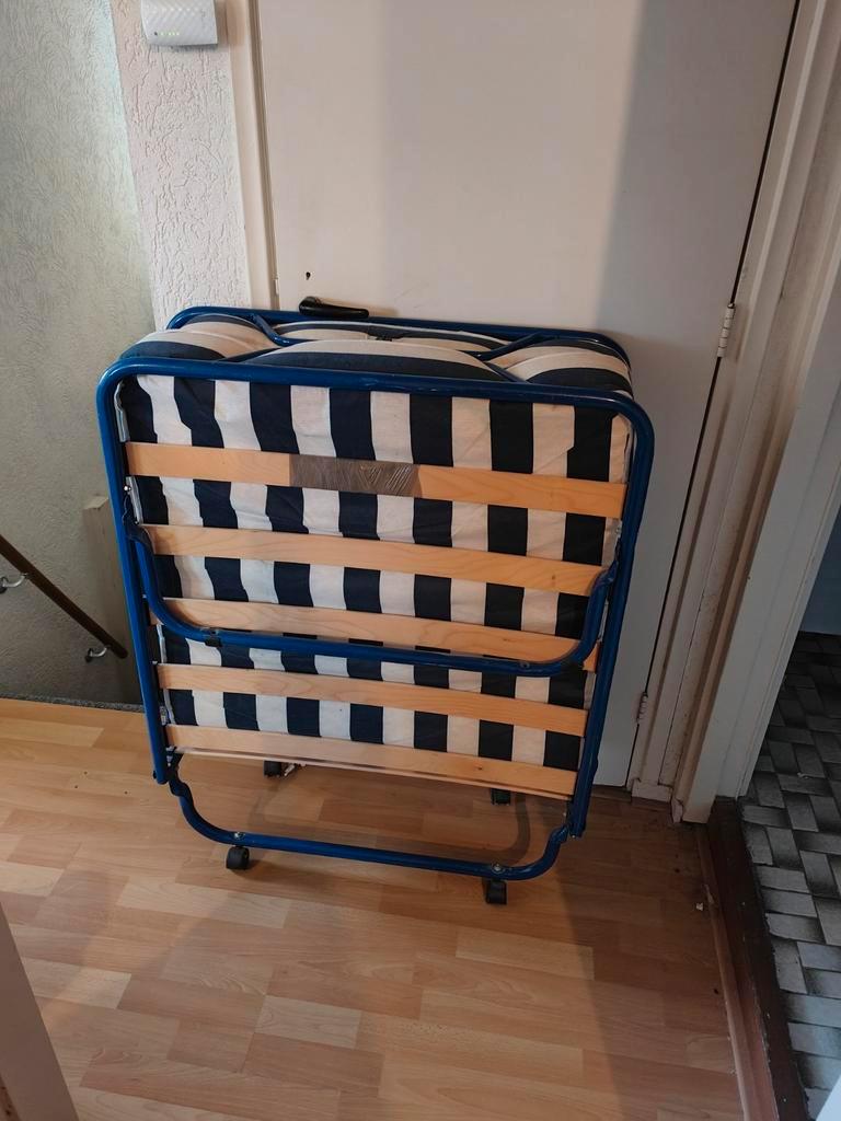 Gratis logeerbed. Zelden gebruikt.