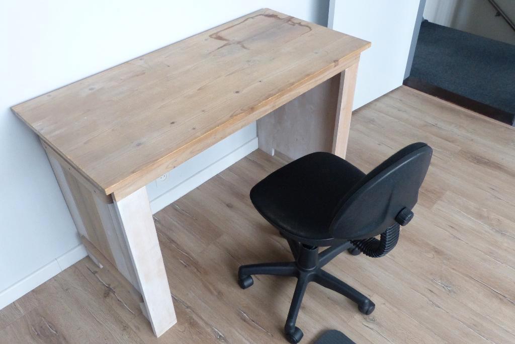 Gratis op te halen bureau met bureaustoel