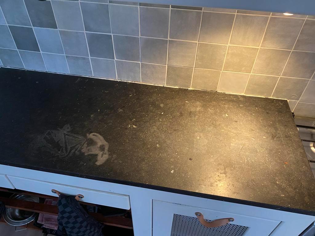 Hardstenen aanrechtblad met spoelbak - 3cm dik