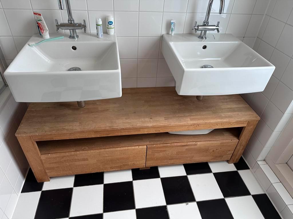 GRATIS tv meubel of badkamerkast