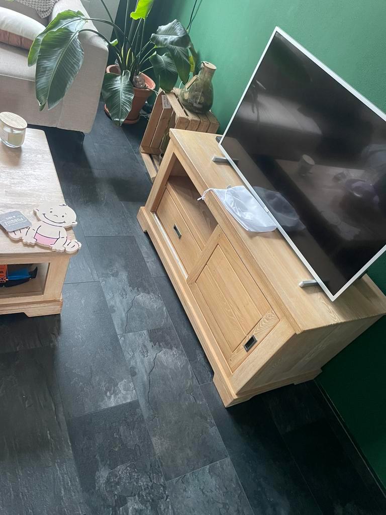 Tafel, dressoir en tv kast. Gratis af te halen