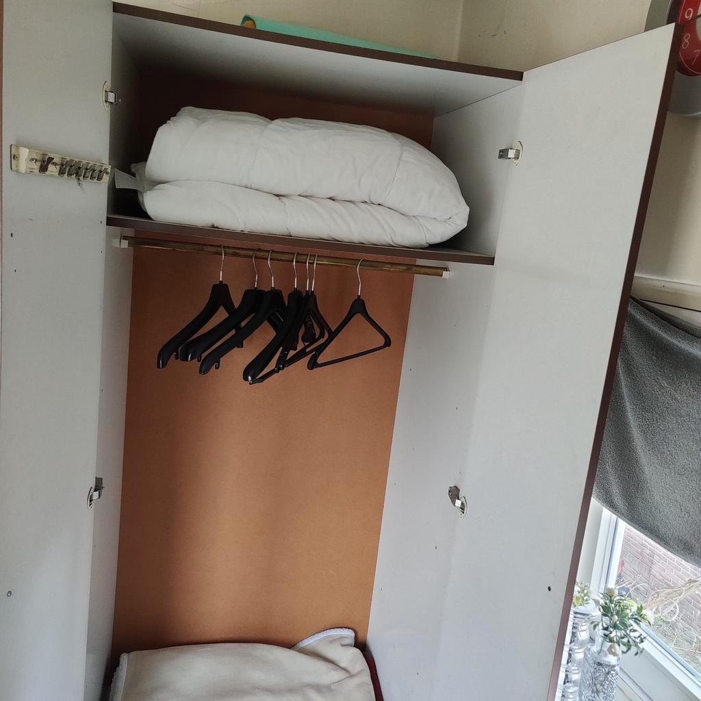 Gratis kast, kledingkast, hangkast