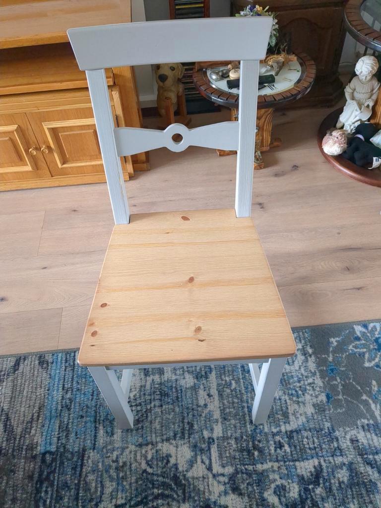 Gratis af te halen: 4 stoere stoelen