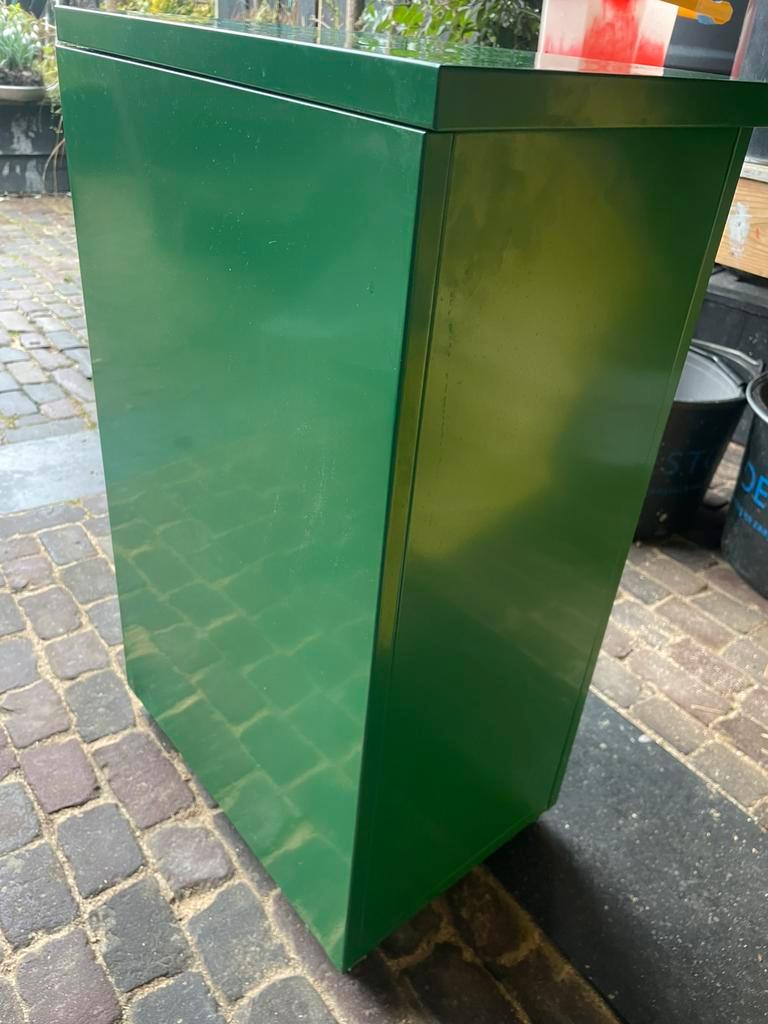 GRATIS groen metalen ladekastje