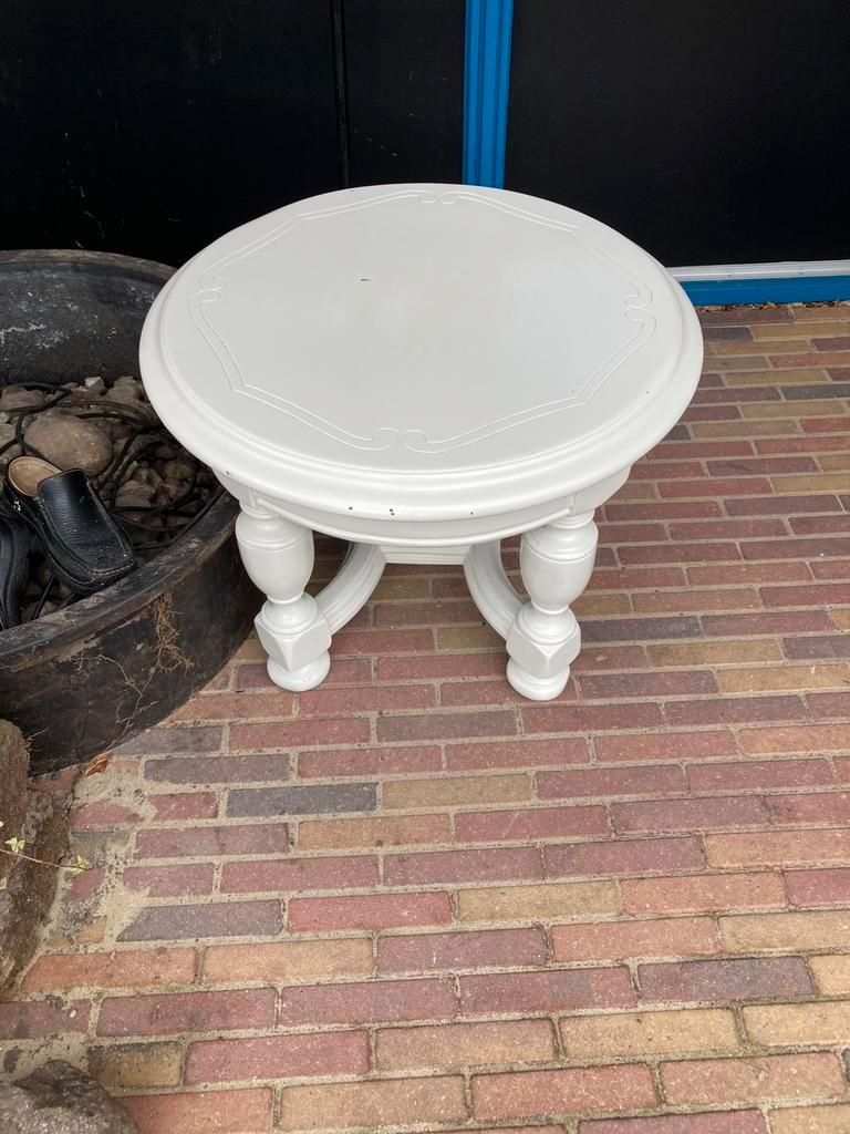 Gratis afhalen: mooi brocante salontafeltje van eikenhout