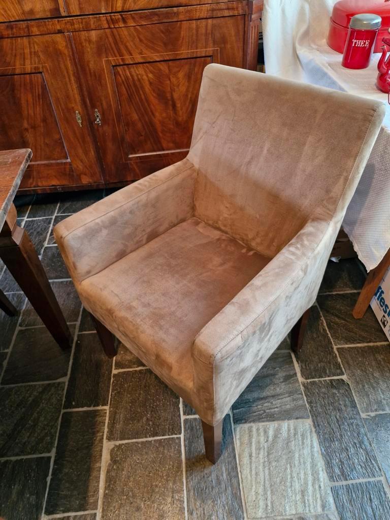 Koloniale tafel + 6 stoelen gratis af te halen