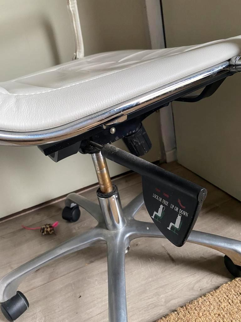 Oude bureaustoel Zuiver