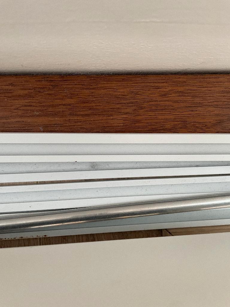 3x Schilderijrail / Ophangrail, 1m