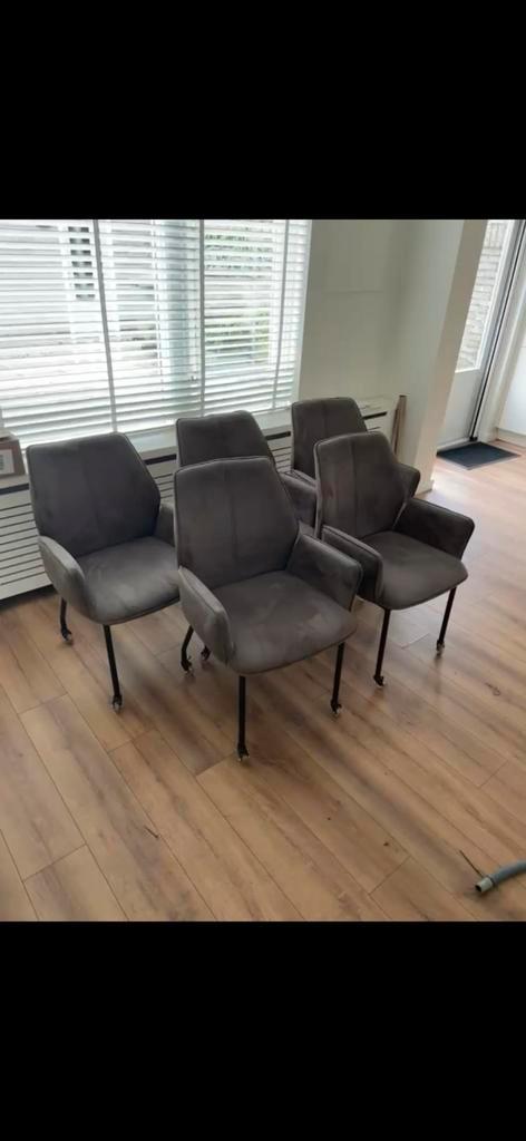 Stoelen, Gratis af te halen