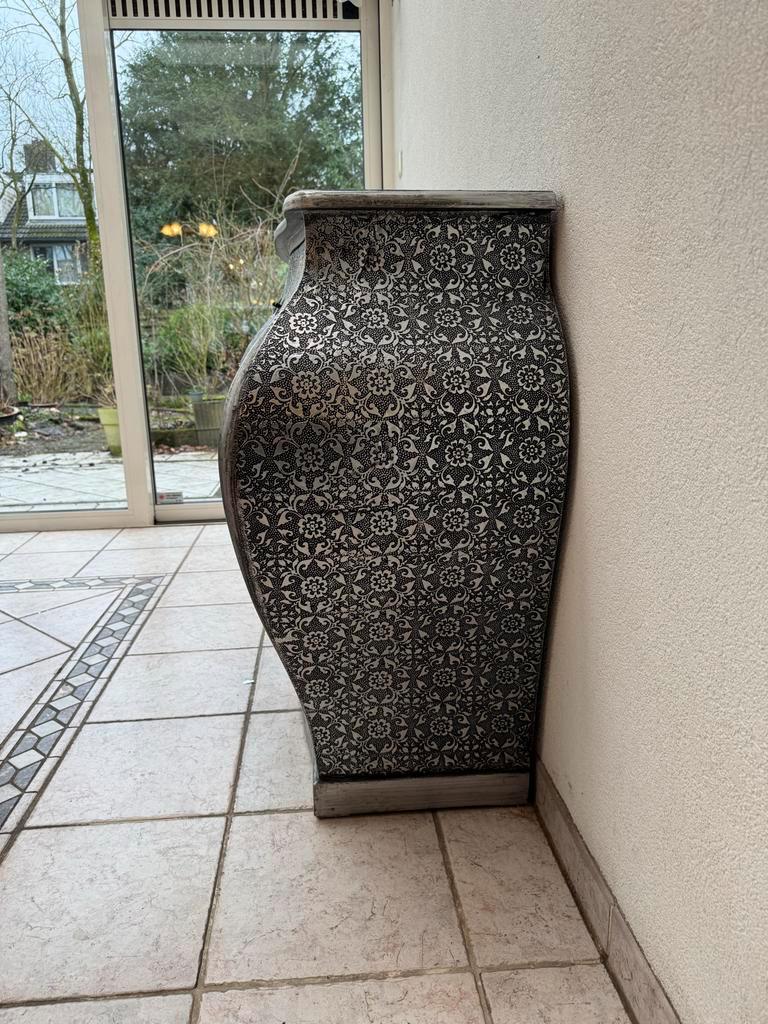 Houten zilveren commode met lades