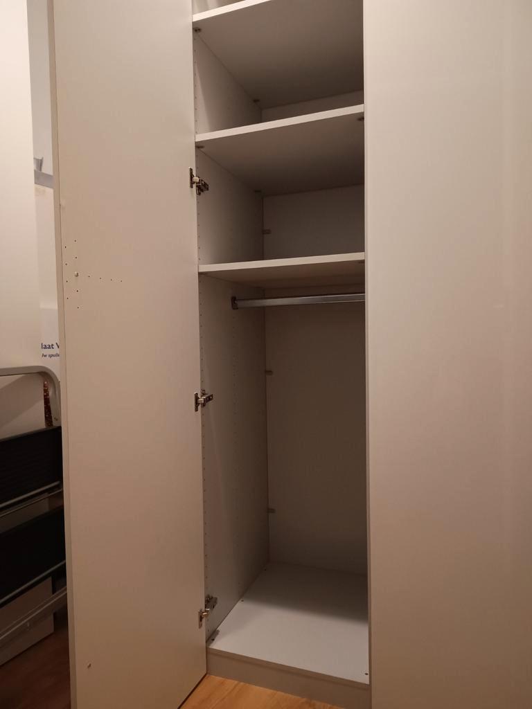 Witte Stevige 3 deurs linnenkast met 2 hanggedeelten en plan