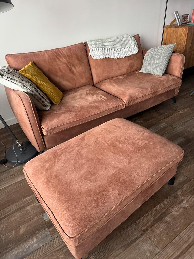 Gratis 3 zitbank en hocker.