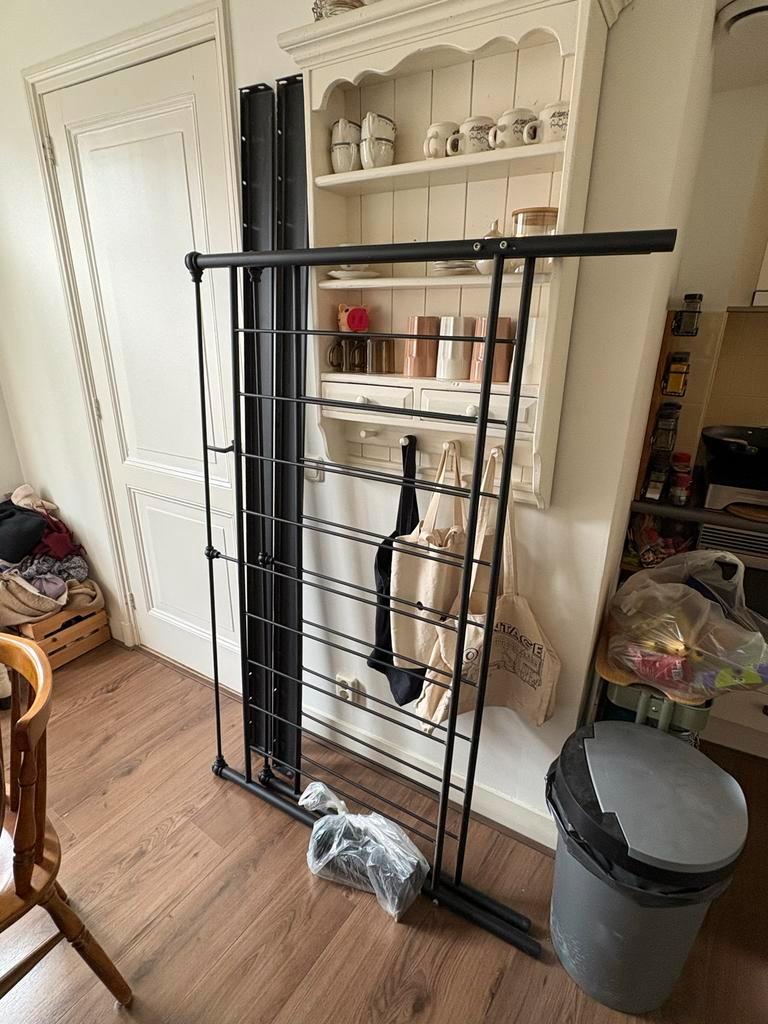 Zwart metalen bed van 160 bij 200