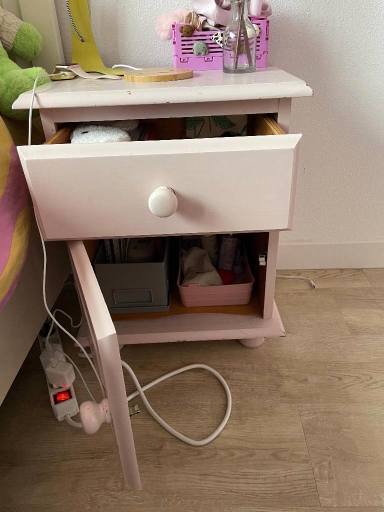 Licht roze Nachtkastje