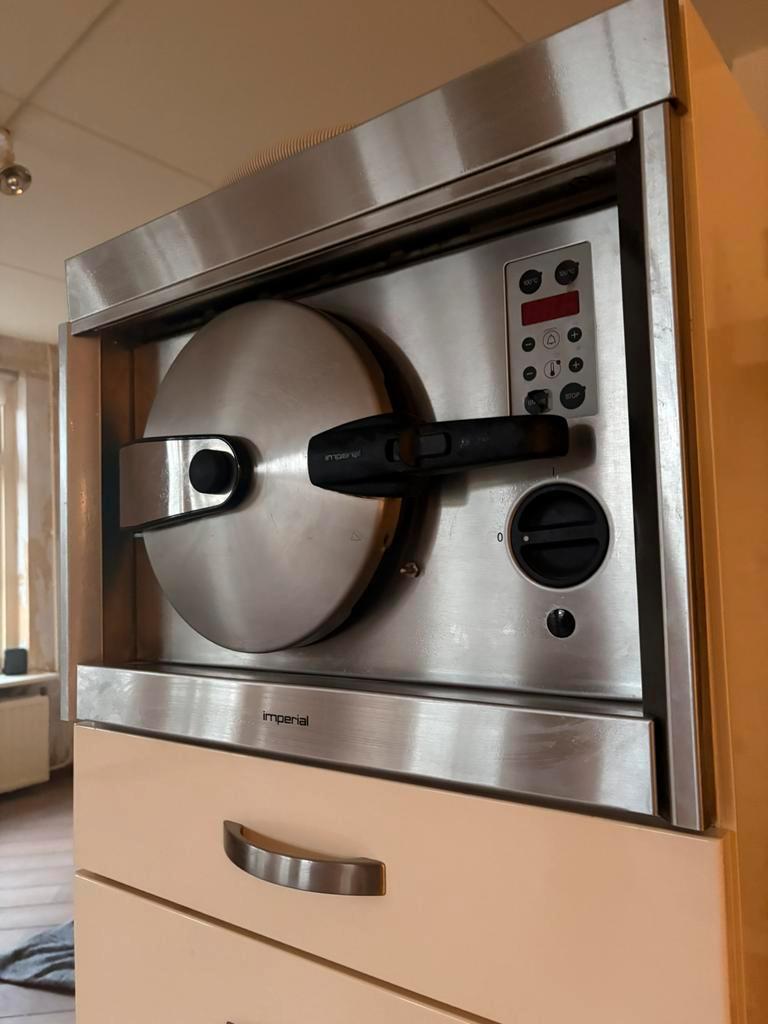 GRATIS stoomoven in kast - werkend