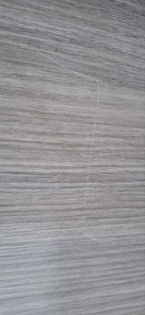 Stevige tafel - prima als speeltafel!