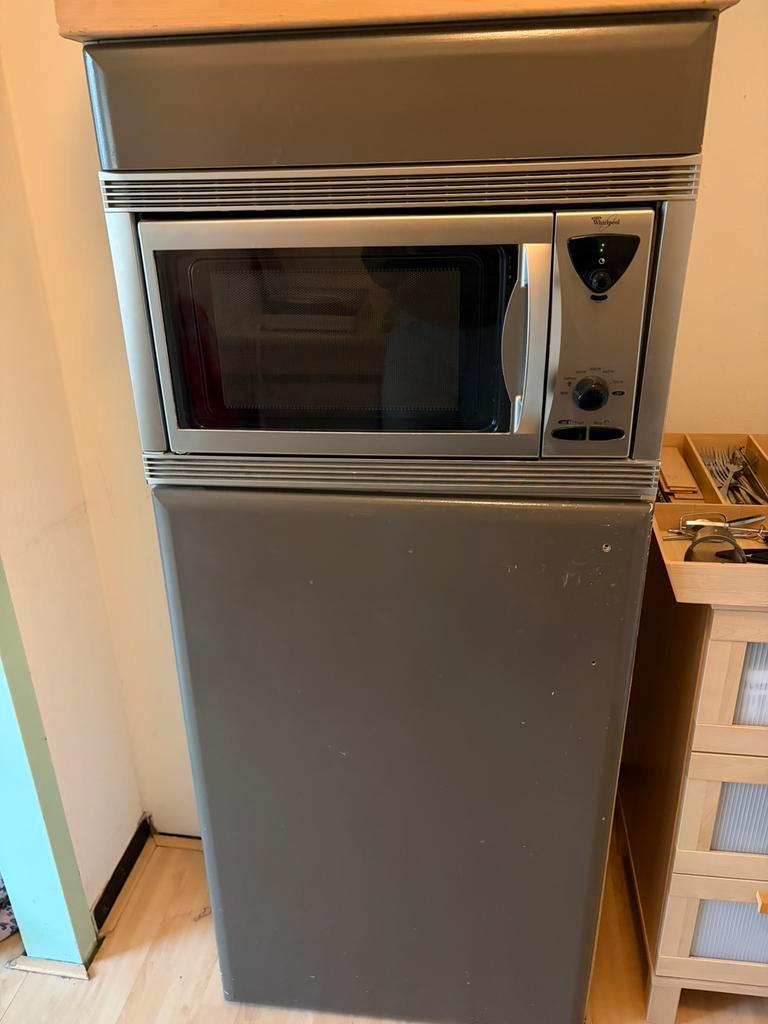 Koelkast met magnetron