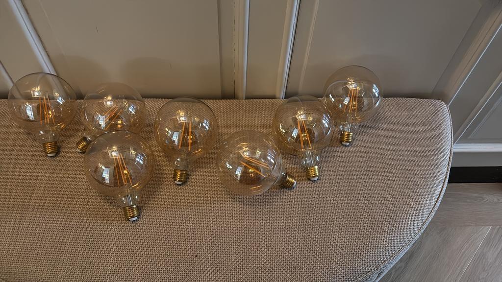 Mooie bol lampen met E27 fitting gratis af te halen