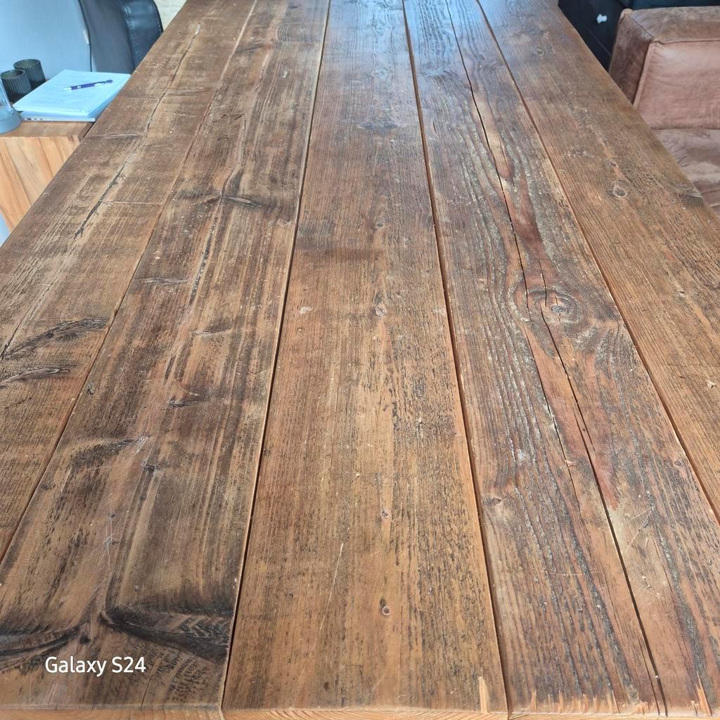 Houten Eettafel - Robuust en Stijlvol