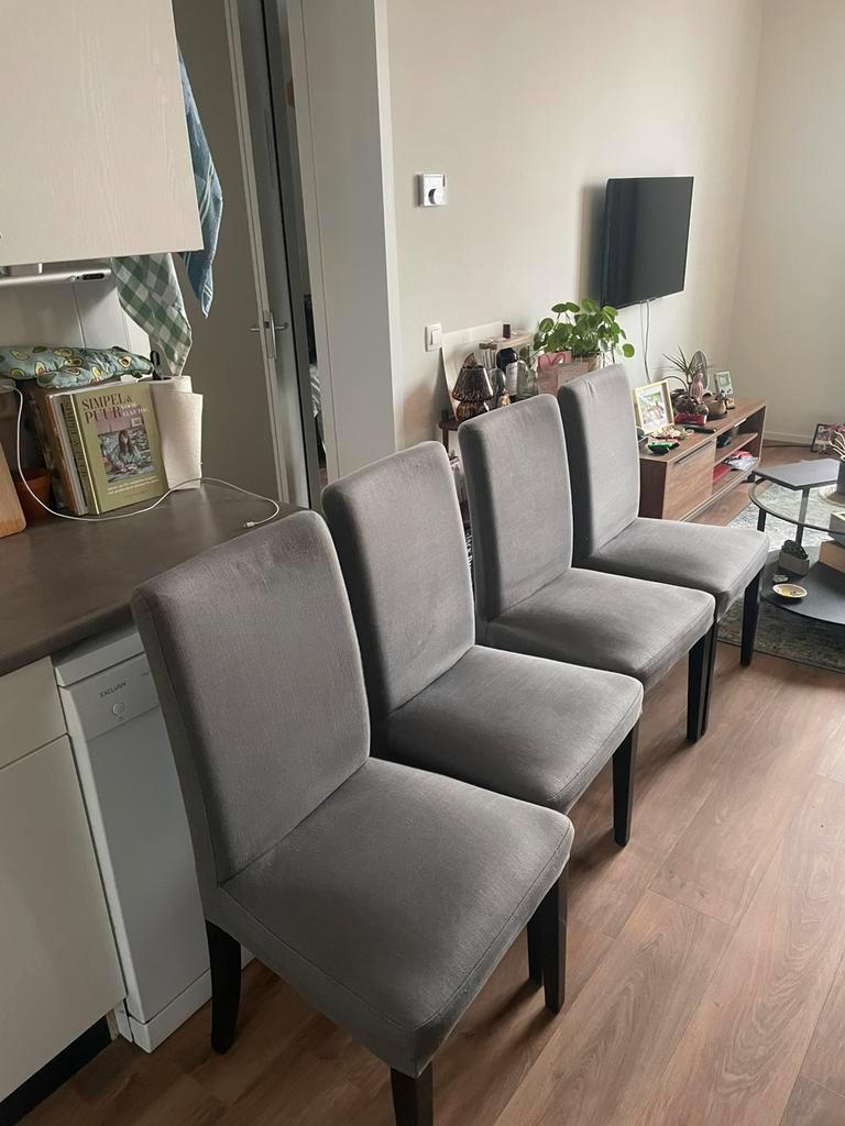 4 grijze eetkamerstoelen IKEA