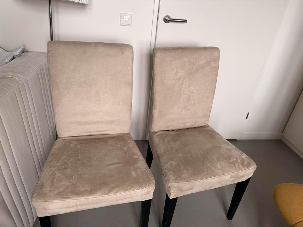 2 Ikea Hendriksdal eettafelstoelen zwartbruin beige