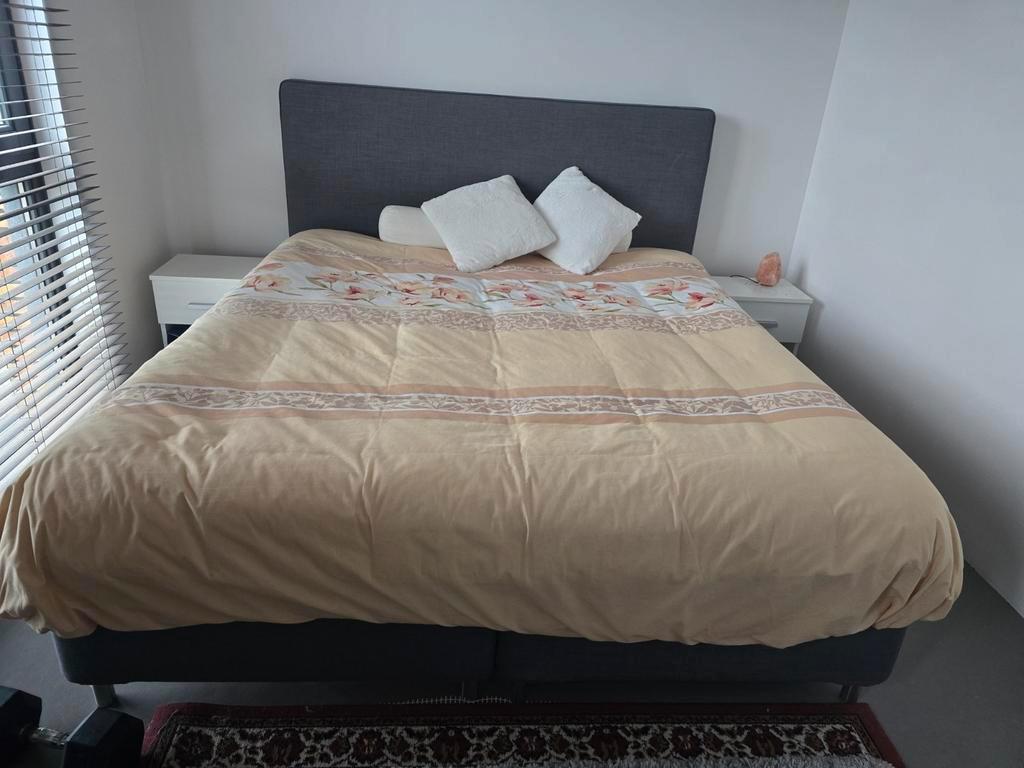 Gratis grijze Boxsprings