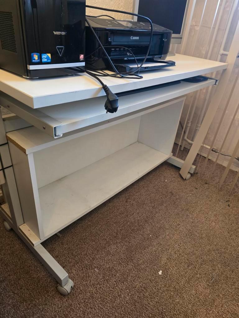 Gratis Computerbureau met Uitschuifblad