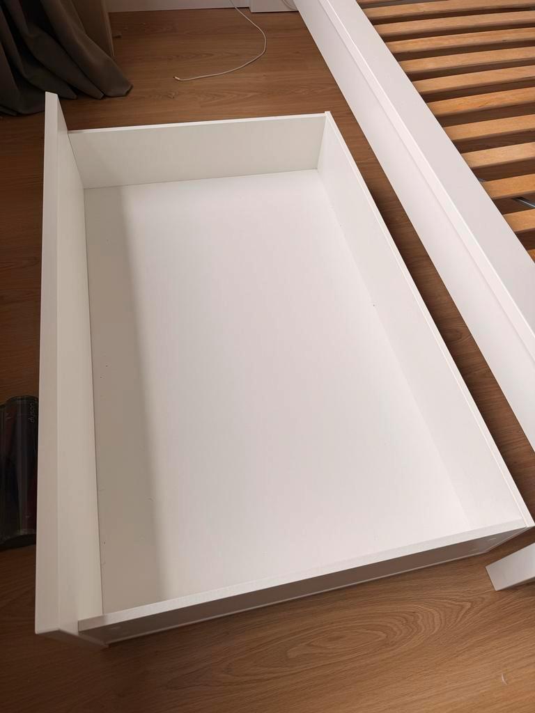 GRATIS - IKEA bed 140x200 met matras, lattenbodem en lades