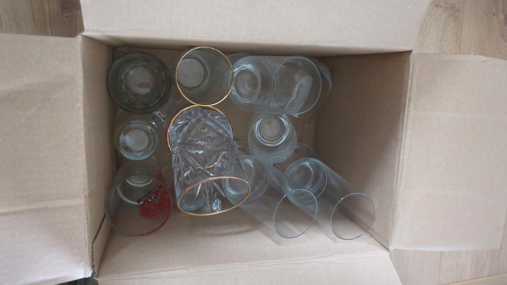 Diverse water-, bier- en wijnglazen