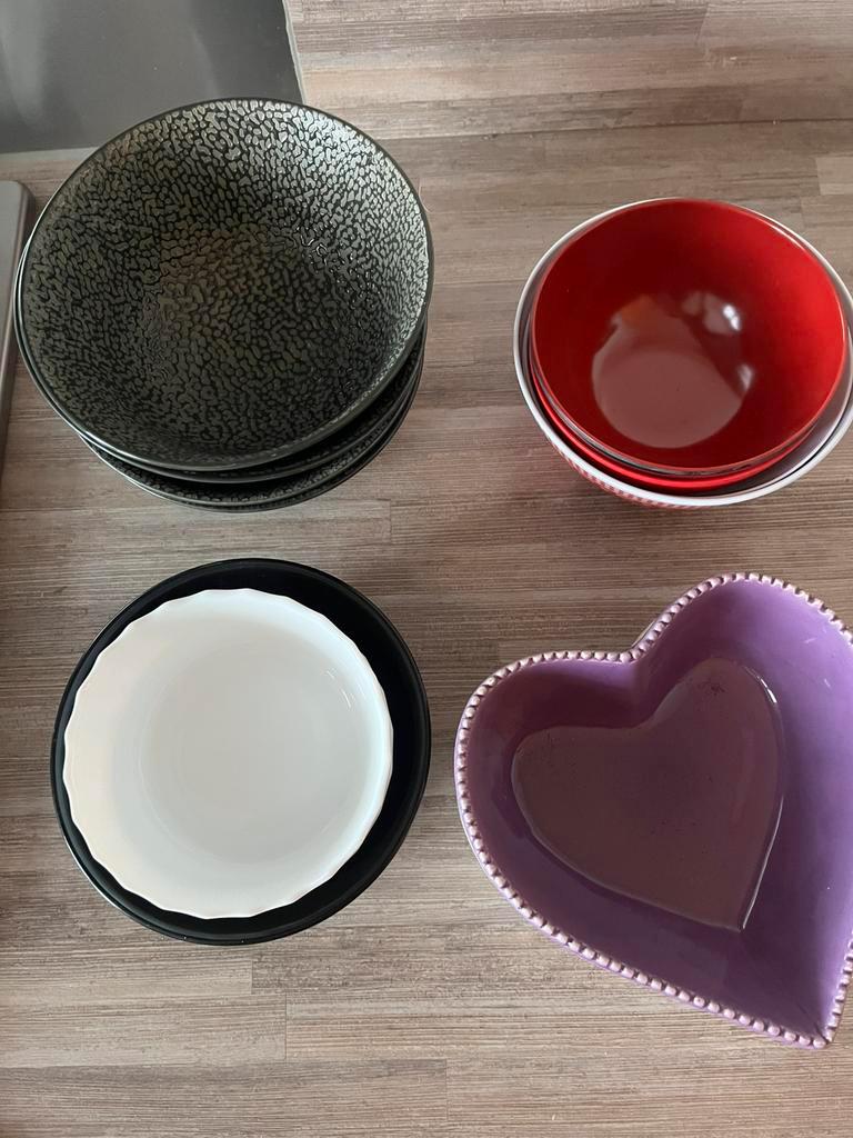 Allerlei schaaltjes verschillende vormen en kleuren