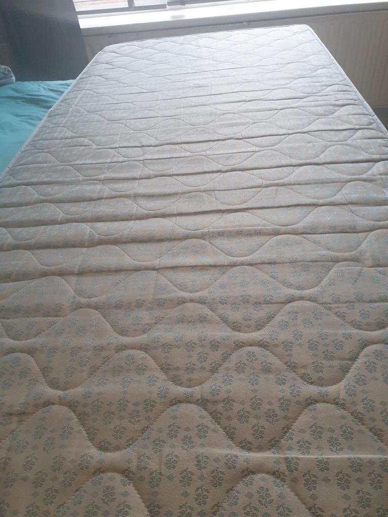 Gratis 1 persoons matras - vlekjes