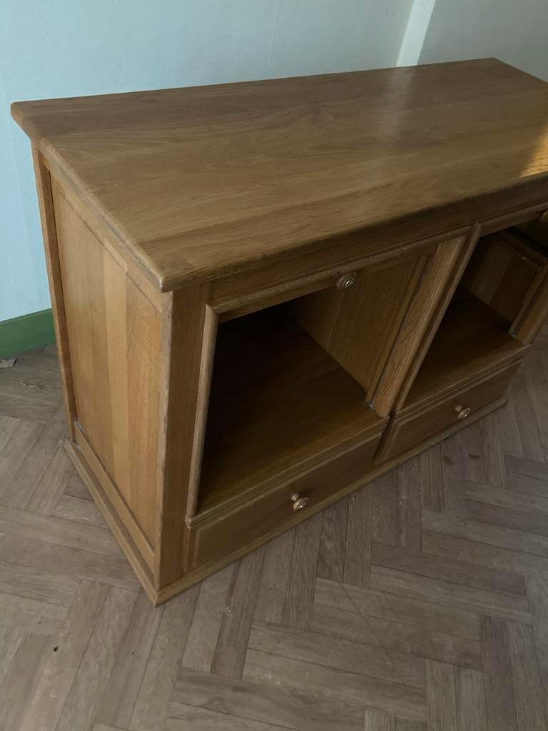 Houten televisiekast / dressoir gratis af te halen in Tholen