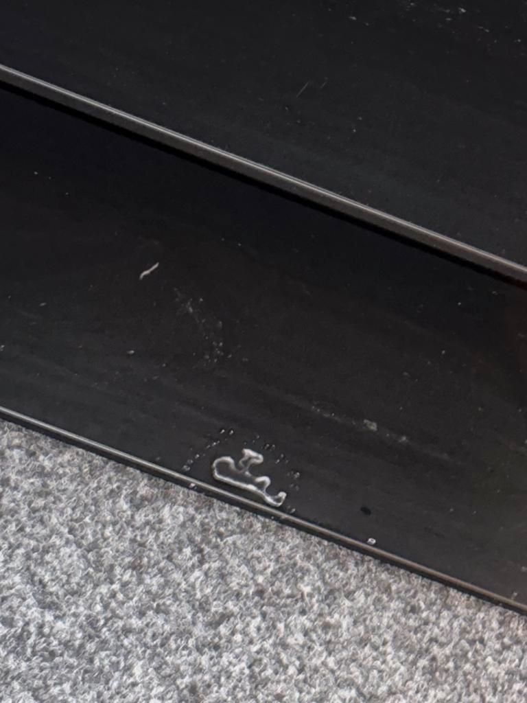 Gratis zwart metalen rekje