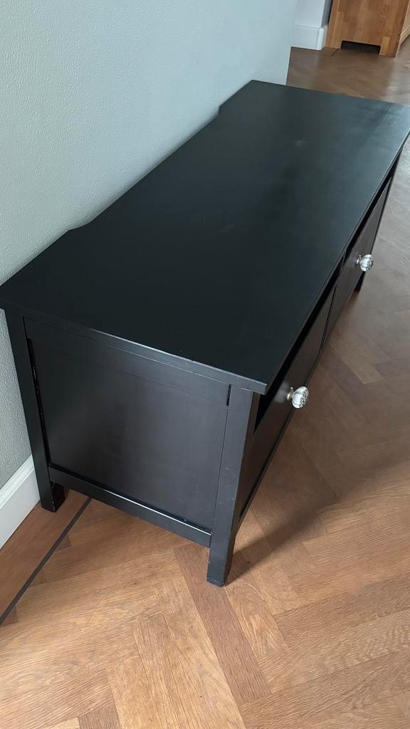 Gratis op te halen tv meubel met twee lades zwart
