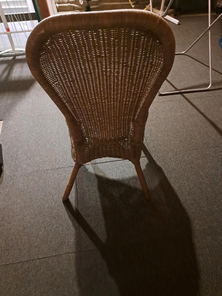 2 Gratis Bruine Rietstoelen